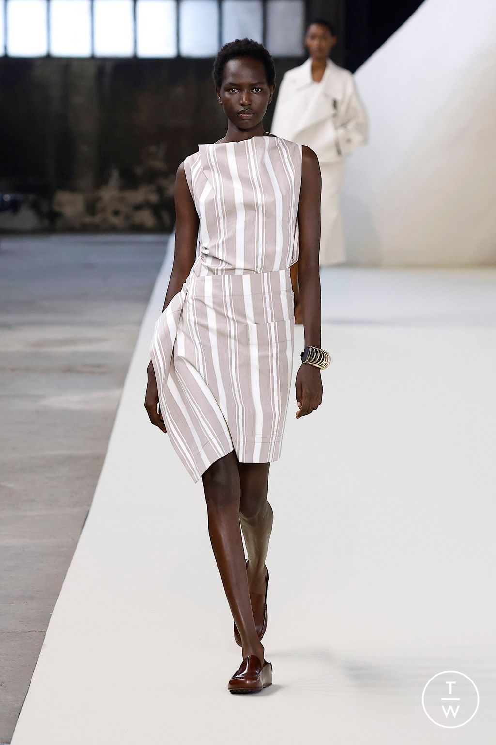 Fashion Week Milan Spring/Summer 2025 look 23 from the Tod's collection womenswear