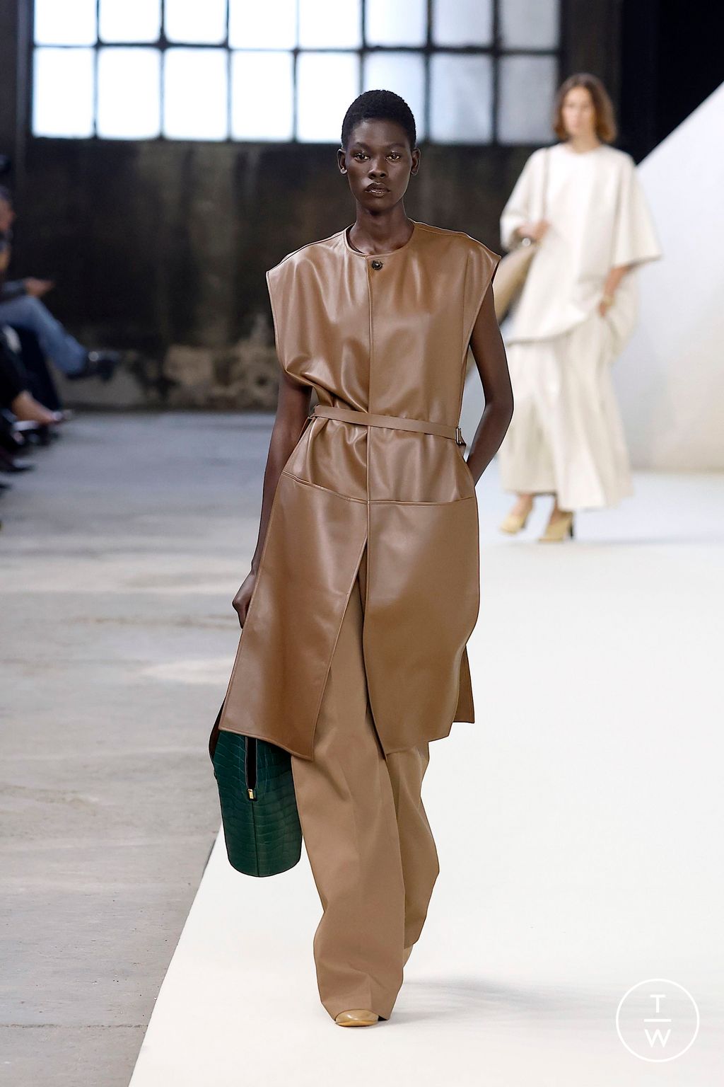 Fashion Week Milan Spring/Summer 2025 look 33 from the Tod's collection womenswear