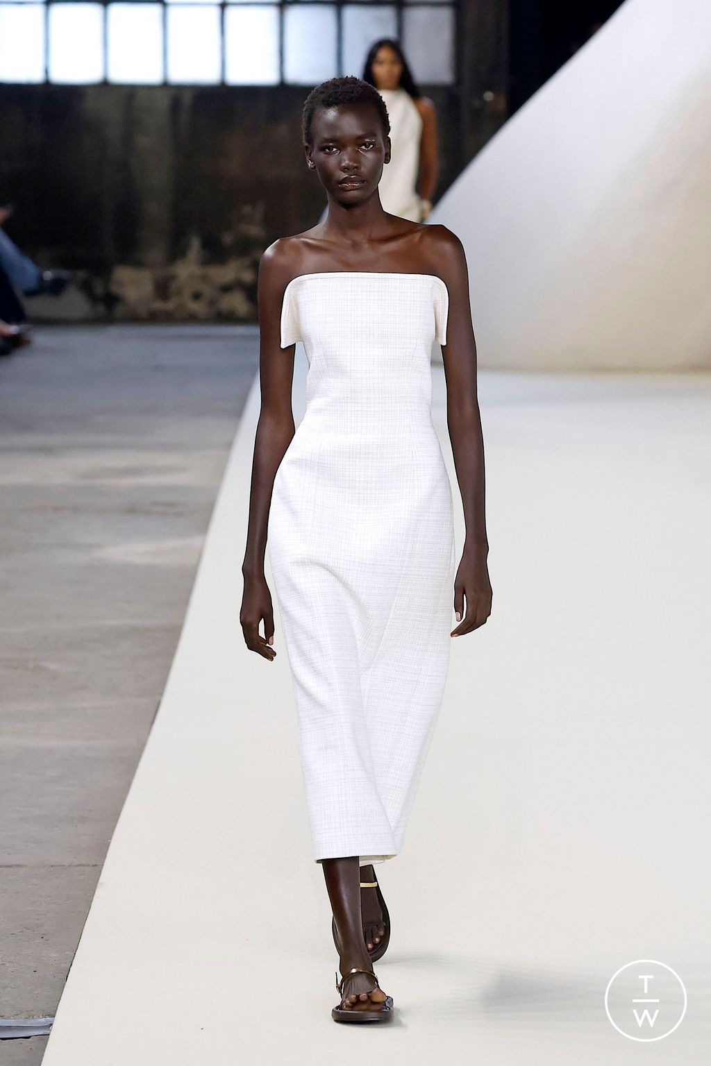 Fashion Week Milan Spring/Summer 2025 look 35 from the Tod's collection womenswear