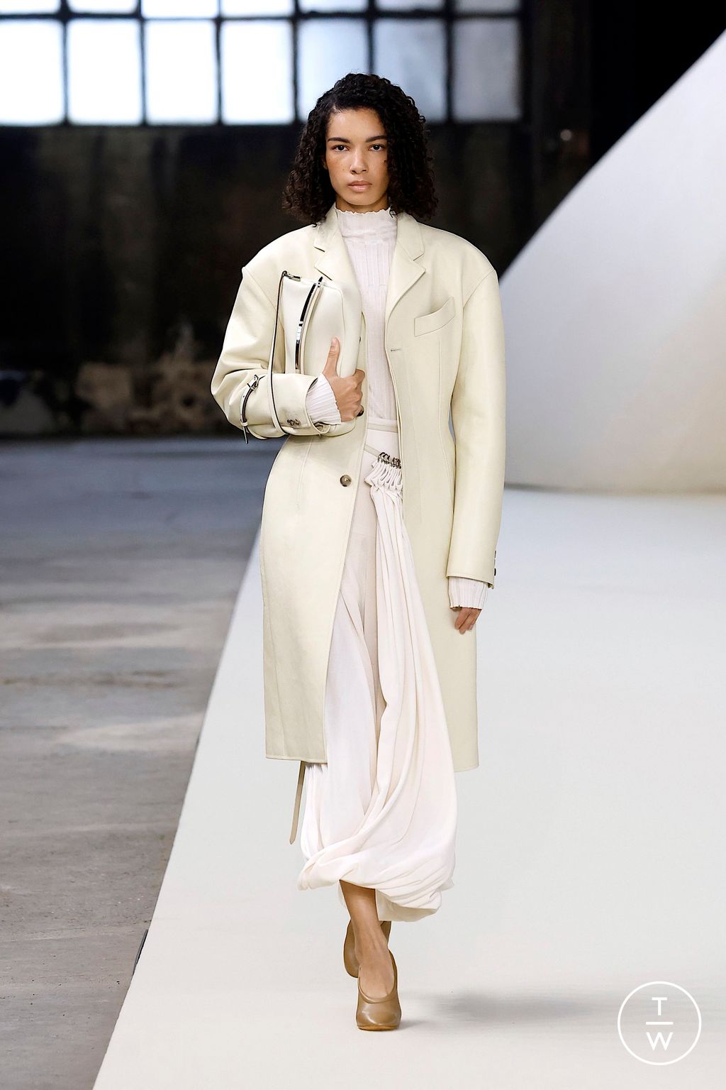 Fashion Week Milan Spring-Summer 2025 look 37 from the Tod's collection womenswear