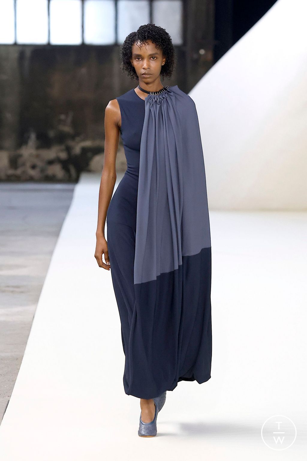 Fashion Week Milan Spring-Summer 2025 look 39 from the Tod's collection womenswear