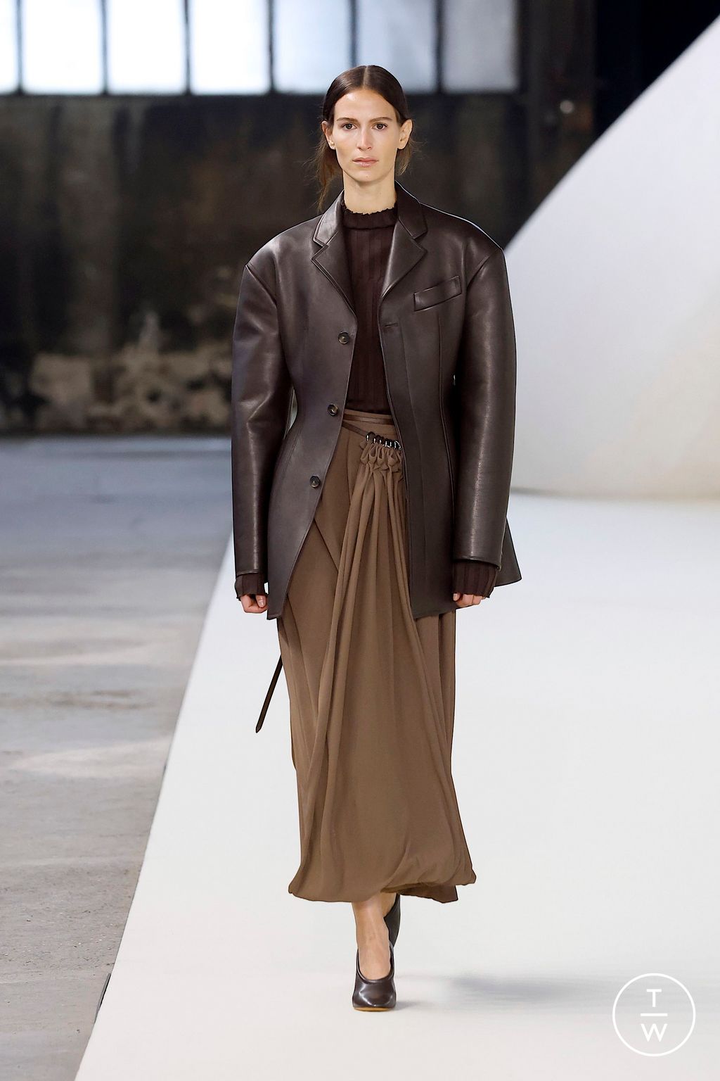 Fashion Week Milan Spring/Summer 2025 look 40 from the Tod's collection womenswear