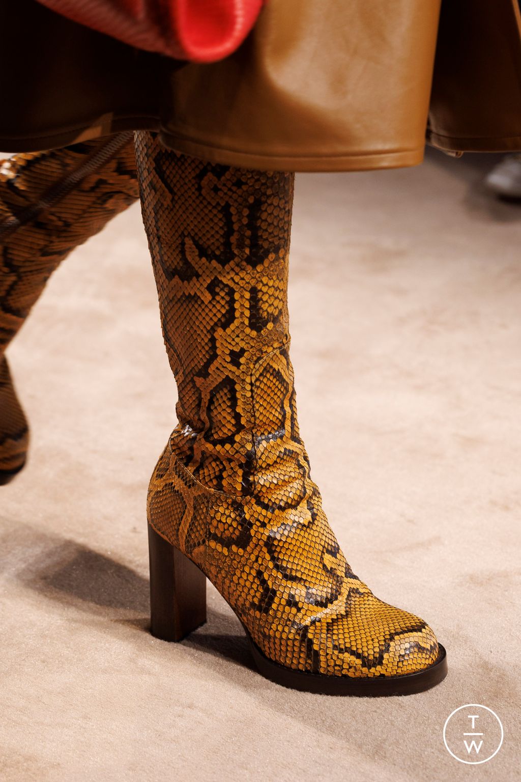 Fashion Week Milan Fall/Winter 2025 look 27 from the Tod's collection womenswear accessories