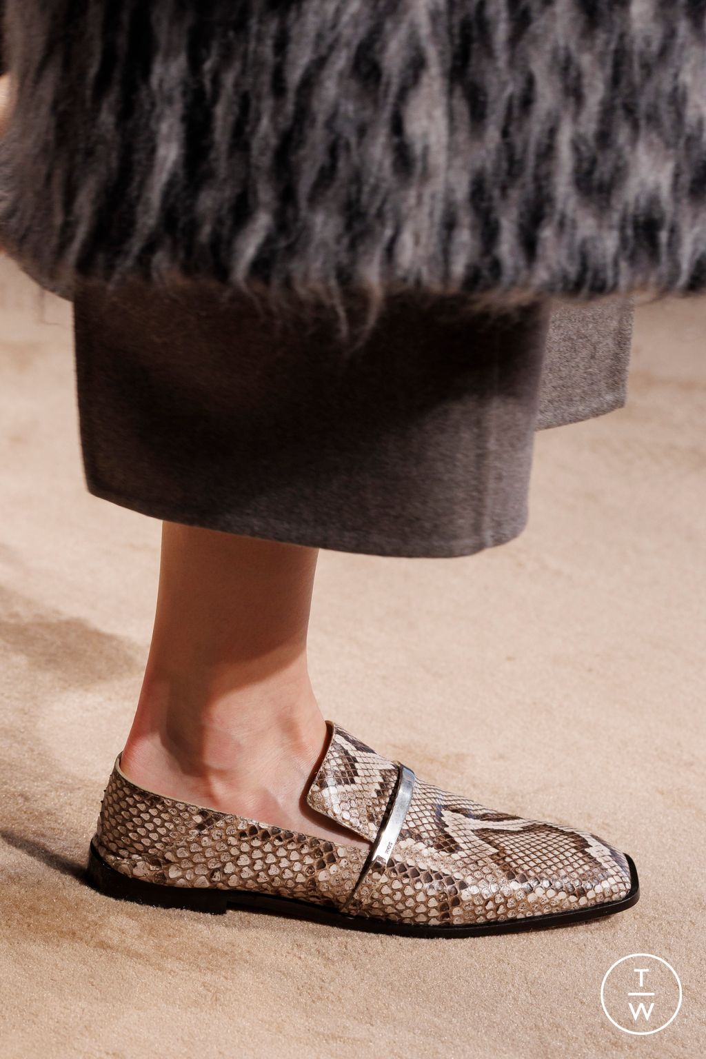 Fashion Week Milan Fall/Winter 2025 look 38 from the Tod's collection womenswear accessories