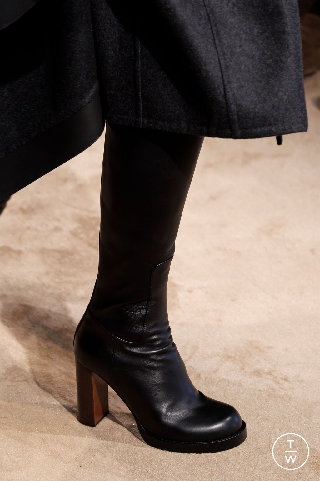 Fashion Week Milan Fall/Winter 2025 look 48 de la collection Tod's womenswear accessories