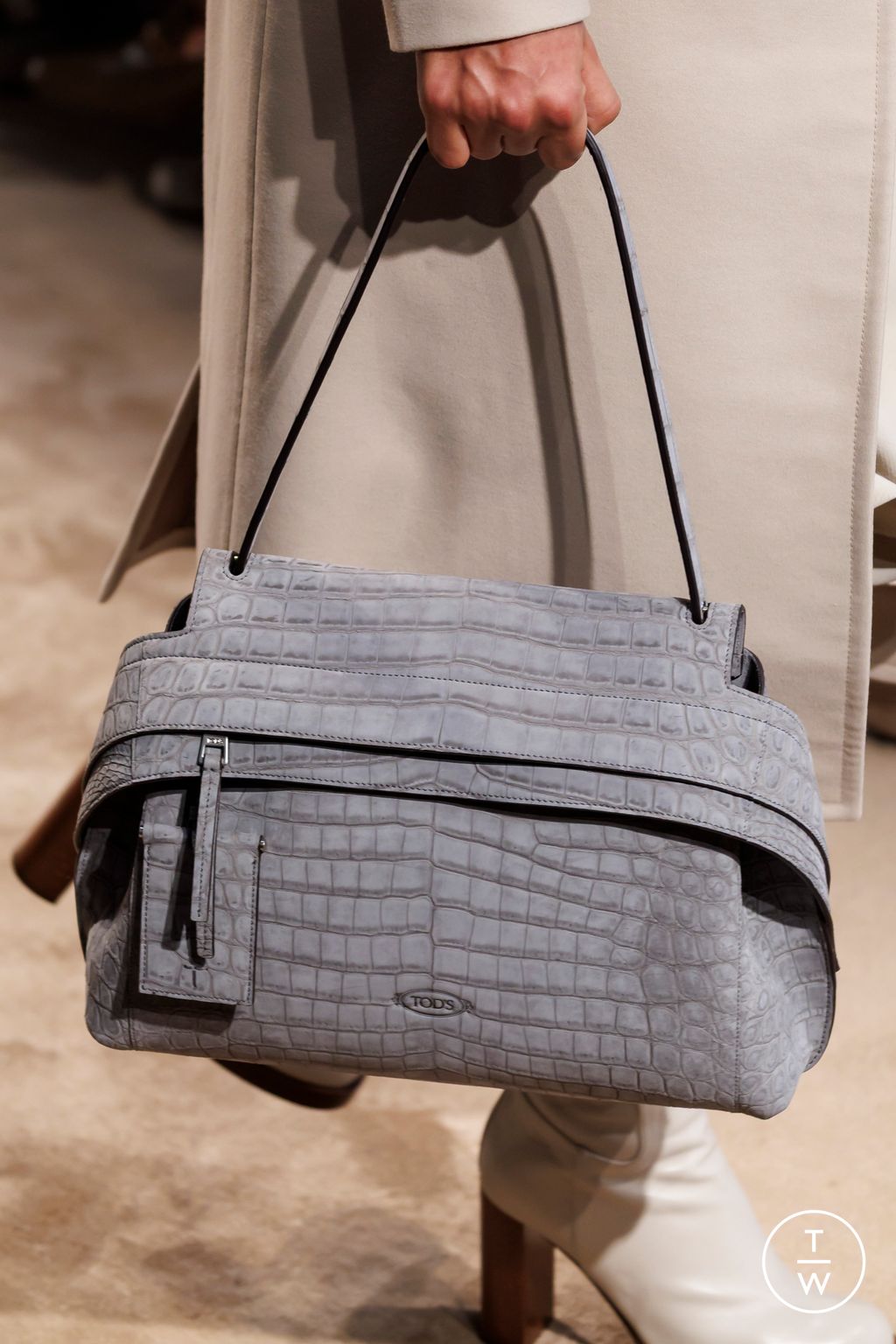 Fashion Week Milan Fall/Winter 2025 look 66 from the Tod's collection 女装配饰