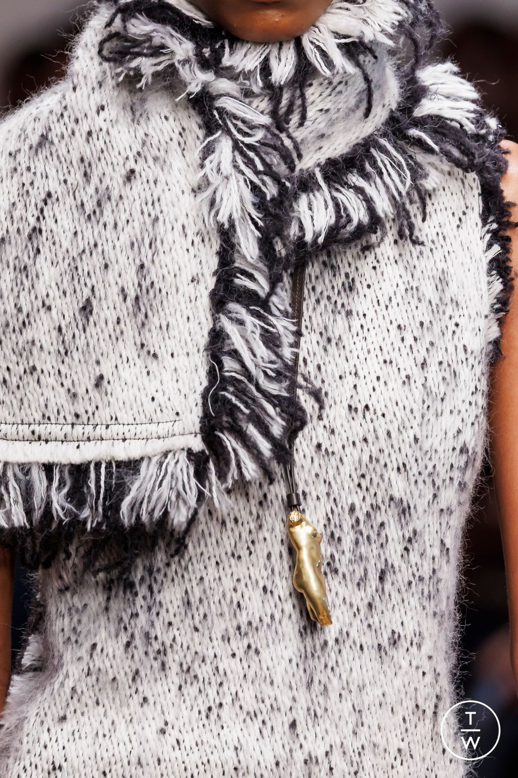 Fashion Week Milan Fall/Winter 2025 look 91 from the Tod's collection 女装配饰