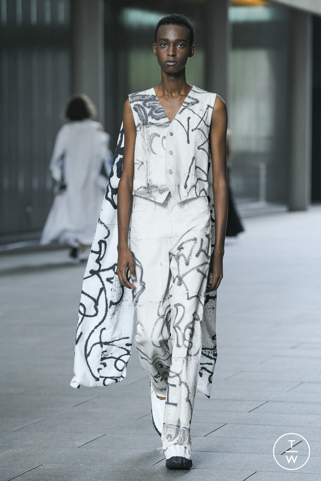 Fashion Week London Spring/Summer 2022 look 32 from the Toga collection womenswear