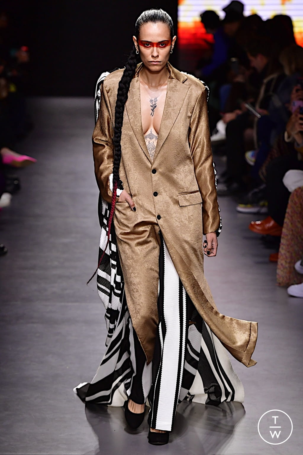 Fashion Week Milan Fall/Winter 2022 look 36 de la collection Tokyo James womenswear