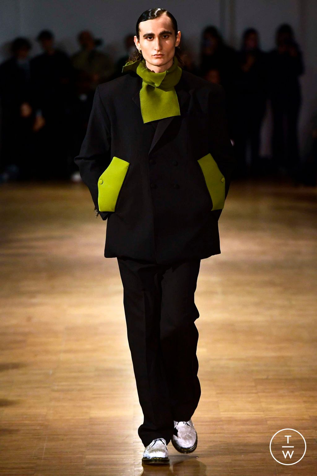 Fashion Week Milan Fall/Winter 2023 look 3 de la collection Tokyo James womenswear