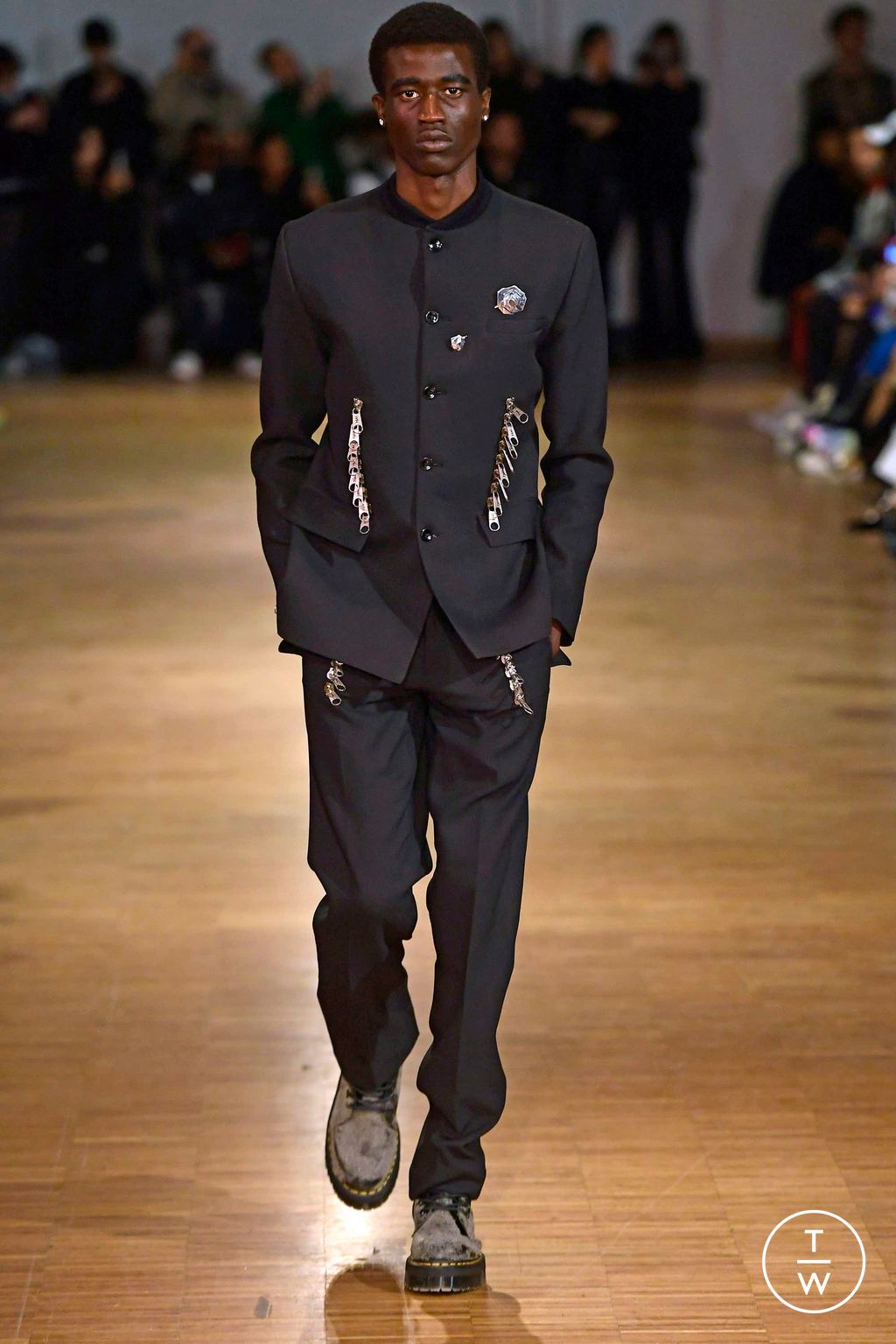 Fashion Week Milan Fall/Winter 2023 look 10 de la collection Tokyo James womenswear