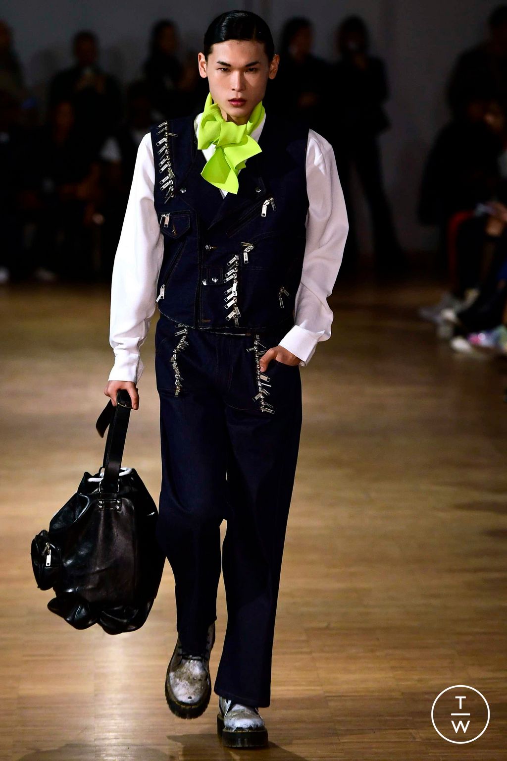 Fashion Week Milan Fall/Winter 2023 look 21 de la collection Tokyo James womenswear