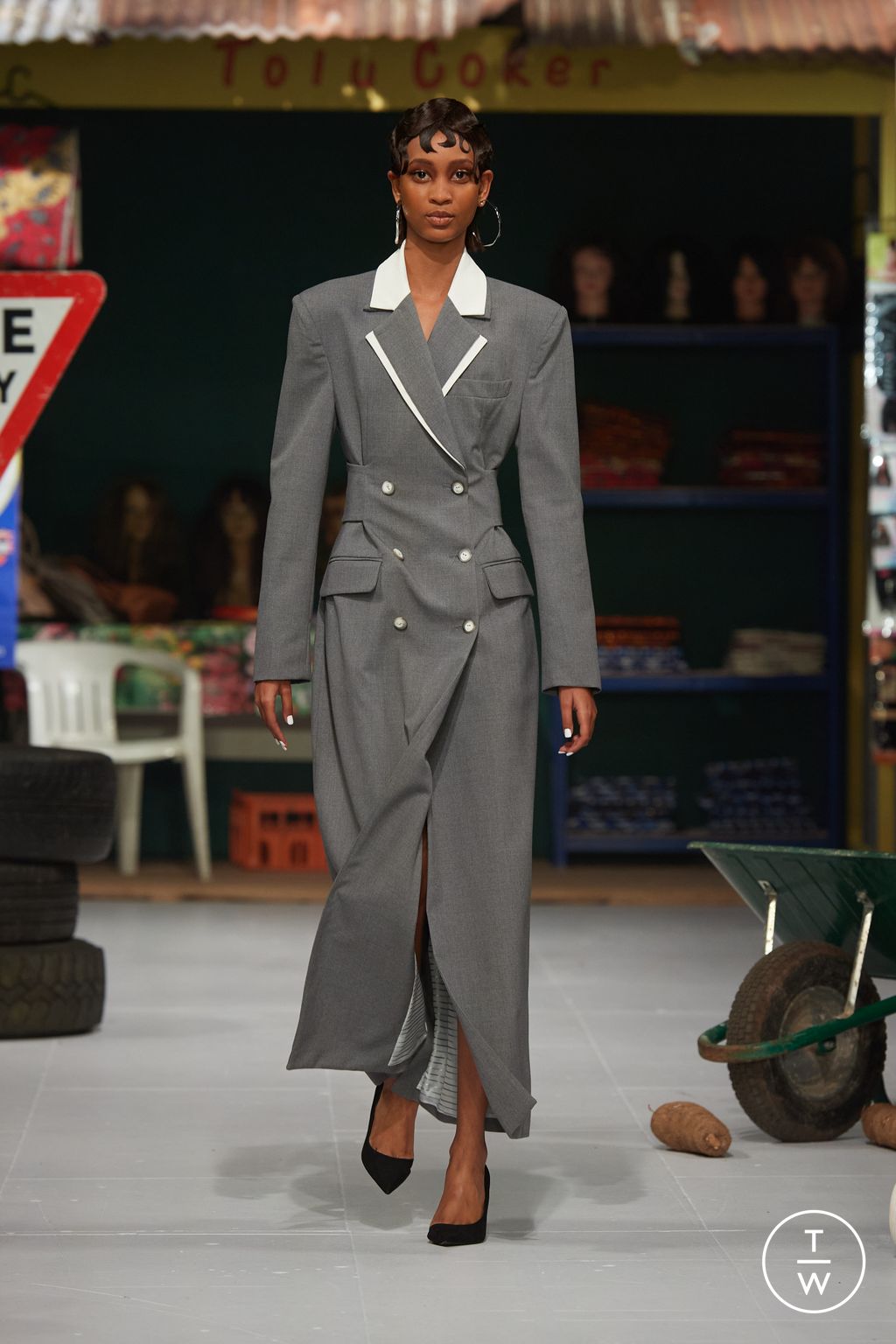 Fashion Week London Fall/Winter 2024 look 4 from the TOLU COKER collection 女装