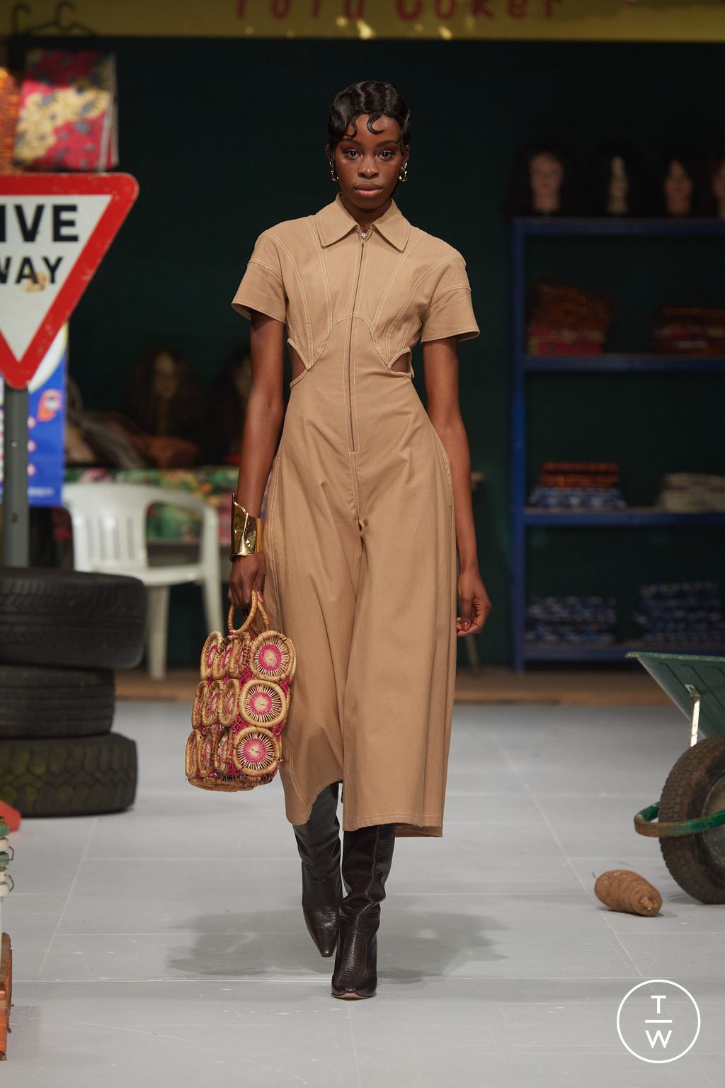 Fashion Week London Fall/Winter 2024 look 5 from the TOLU COKER collection 女装