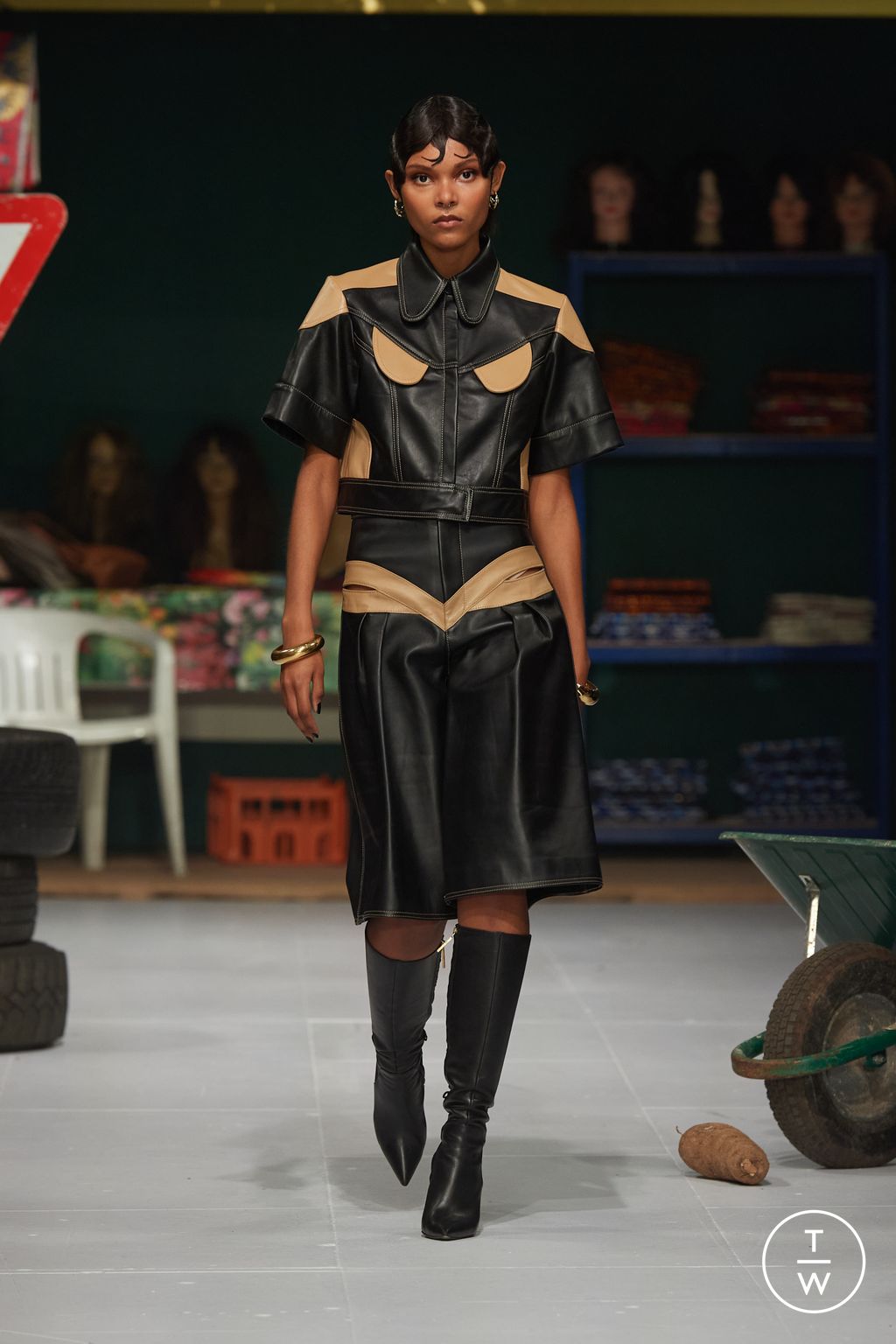 Fashion Week London Fall/Winter 2024 look 9 from the TOLU COKER collection 女装