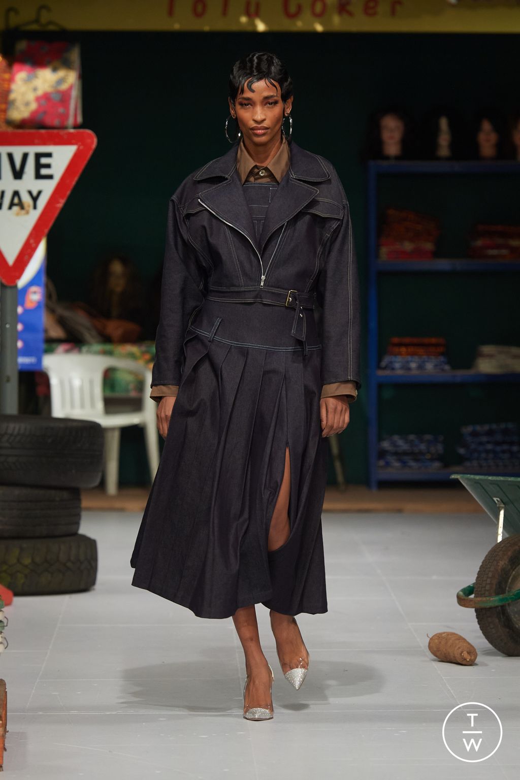 Fashion Week London Fall/Winter 2024 look 16 from the TOLU COKER collection 女装