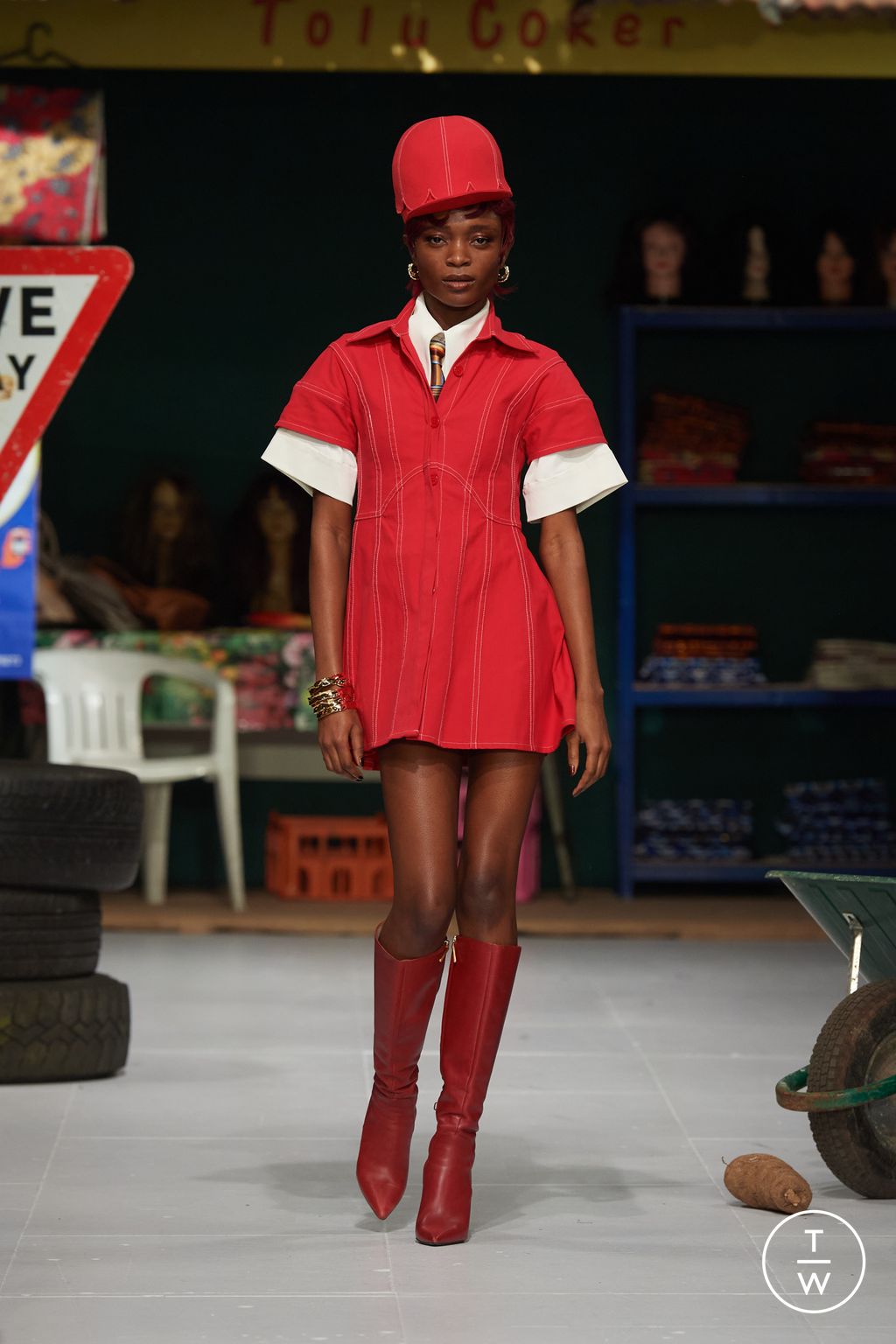 Fashion Week London Fall/Winter 2024 look 18 from the TOLU COKER collection 女装