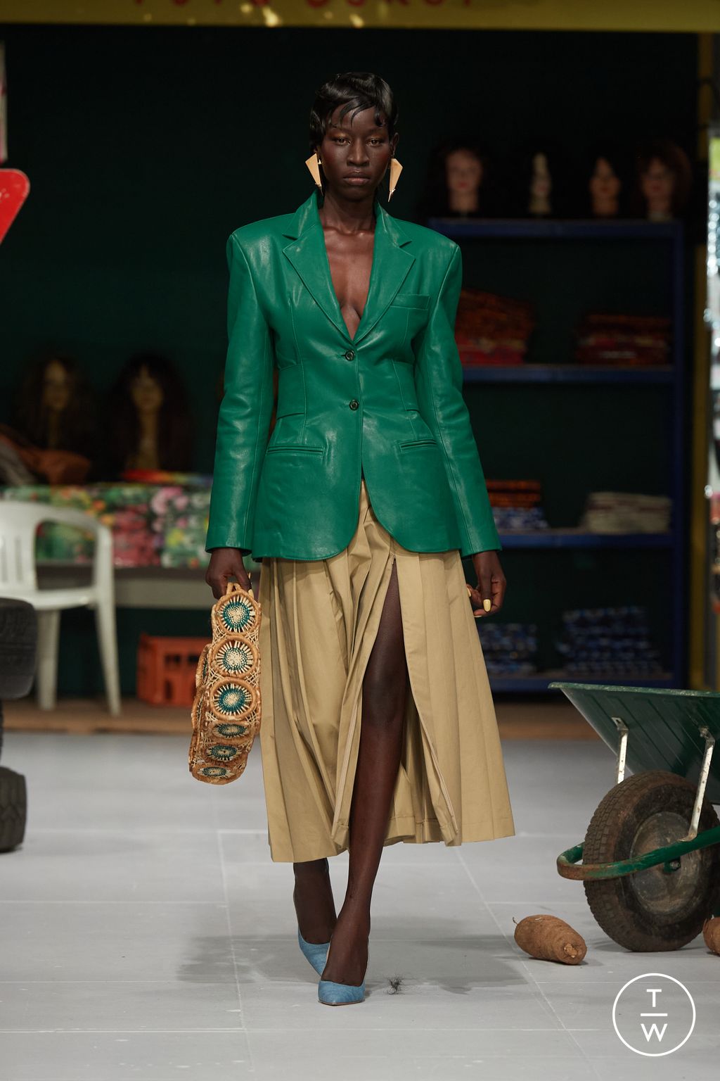 Fashion Week London Fall/Winter 2024 look 21 from the TOLU COKER collection 女装