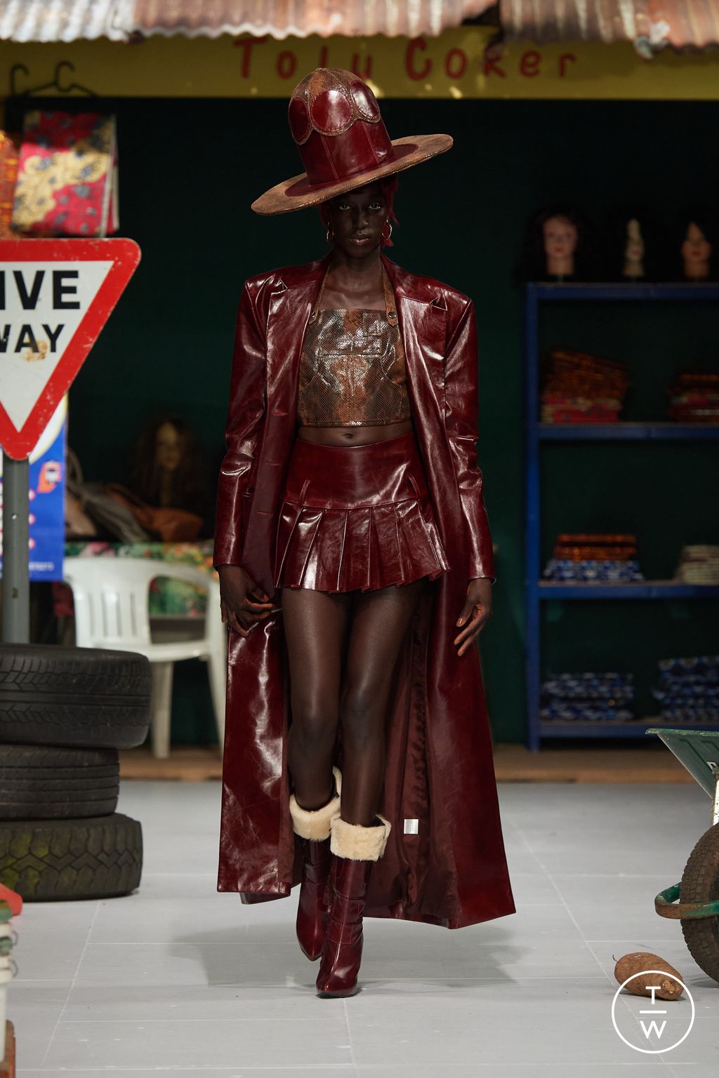 Fashion Week London Fall/Winter 2024 look 24 from the TOLU COKER collection 女装
