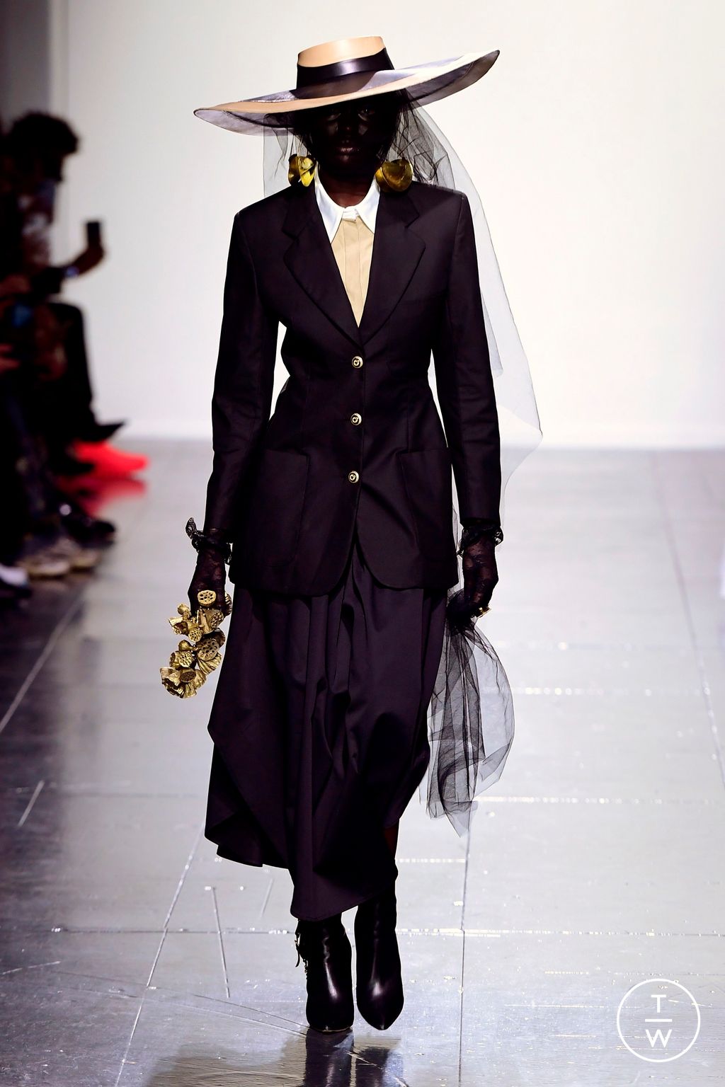 Fashion Week London Spring/Summer 2024 look 1 from the TOLU COKER collection 女装