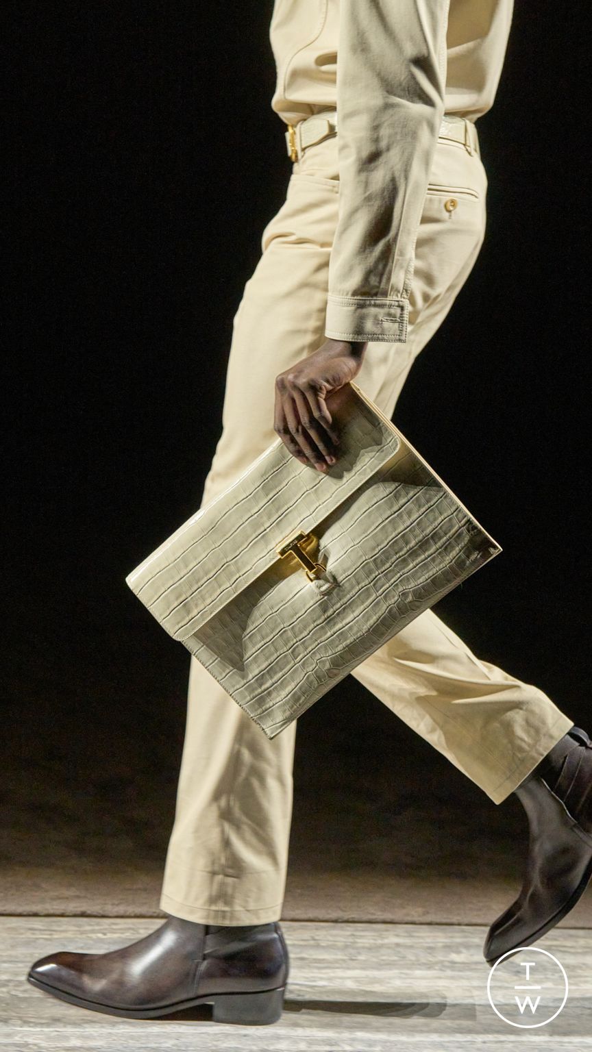 Fashion Week Milan Fall/Winter 2024 look 4 from the Tom Ford collection womenswear accessories