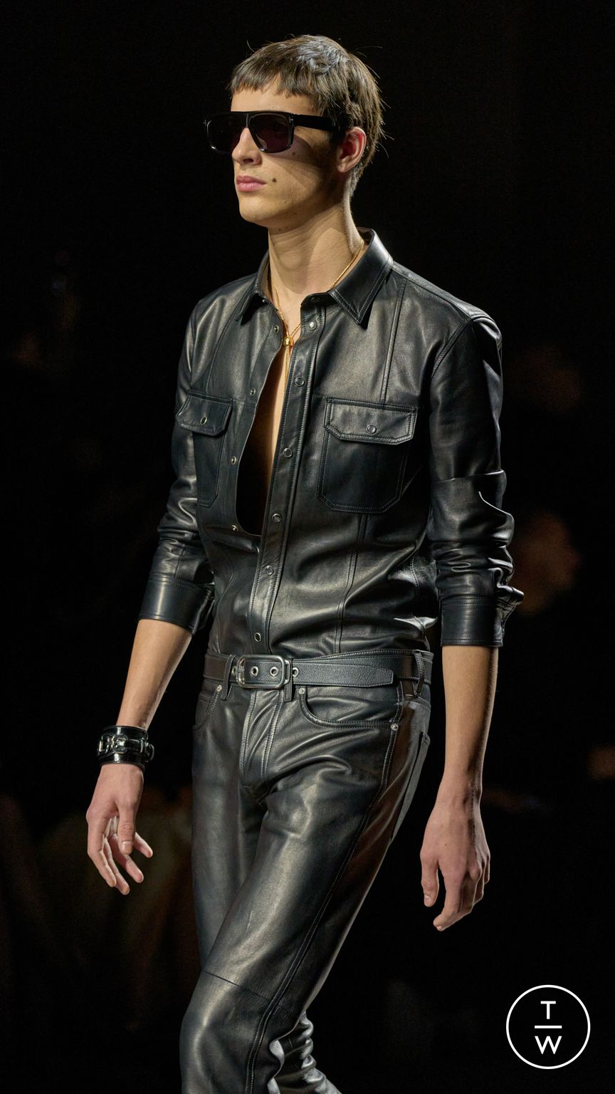 Fashion Week Milan Fall/Winter 2024 look 46 from the Tom Ford collection 女装配饰