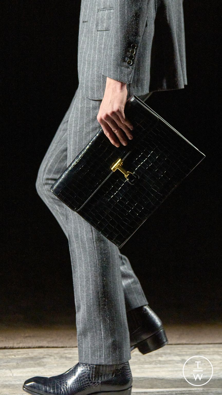 Fashion Week Milan Fall/Winter 2024 look 22 de la collection Tom Ford womenswear accessories