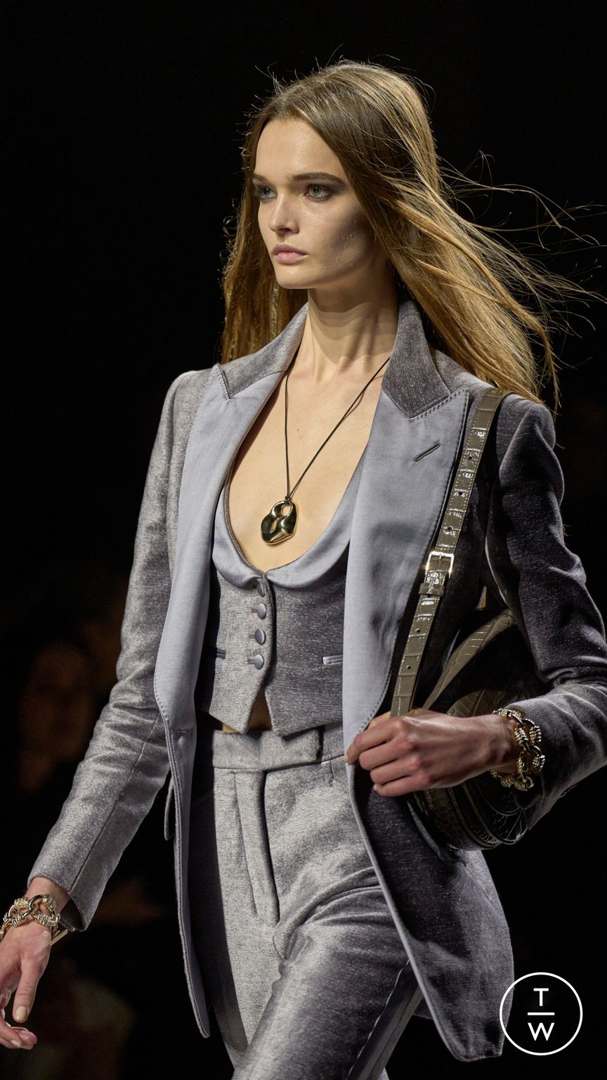 Fashion Week Milan Fall/Winter 2024 look 51 from the Tom Ford collection 女装配饰
