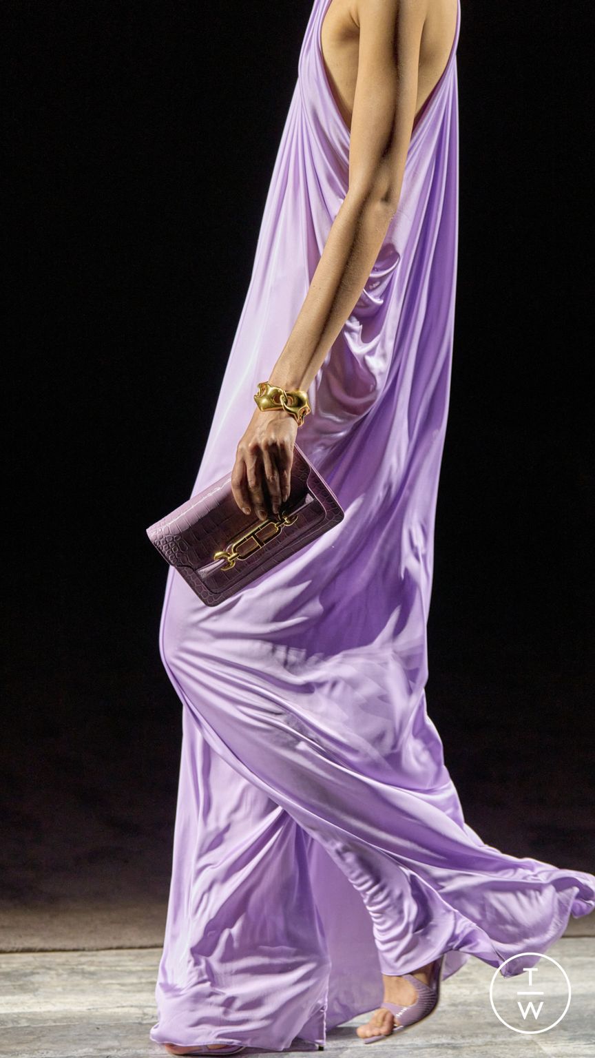 Fashion Week Milan Fall/Winter 2024 look 25 from the Tom Ford collection womenswear accessories