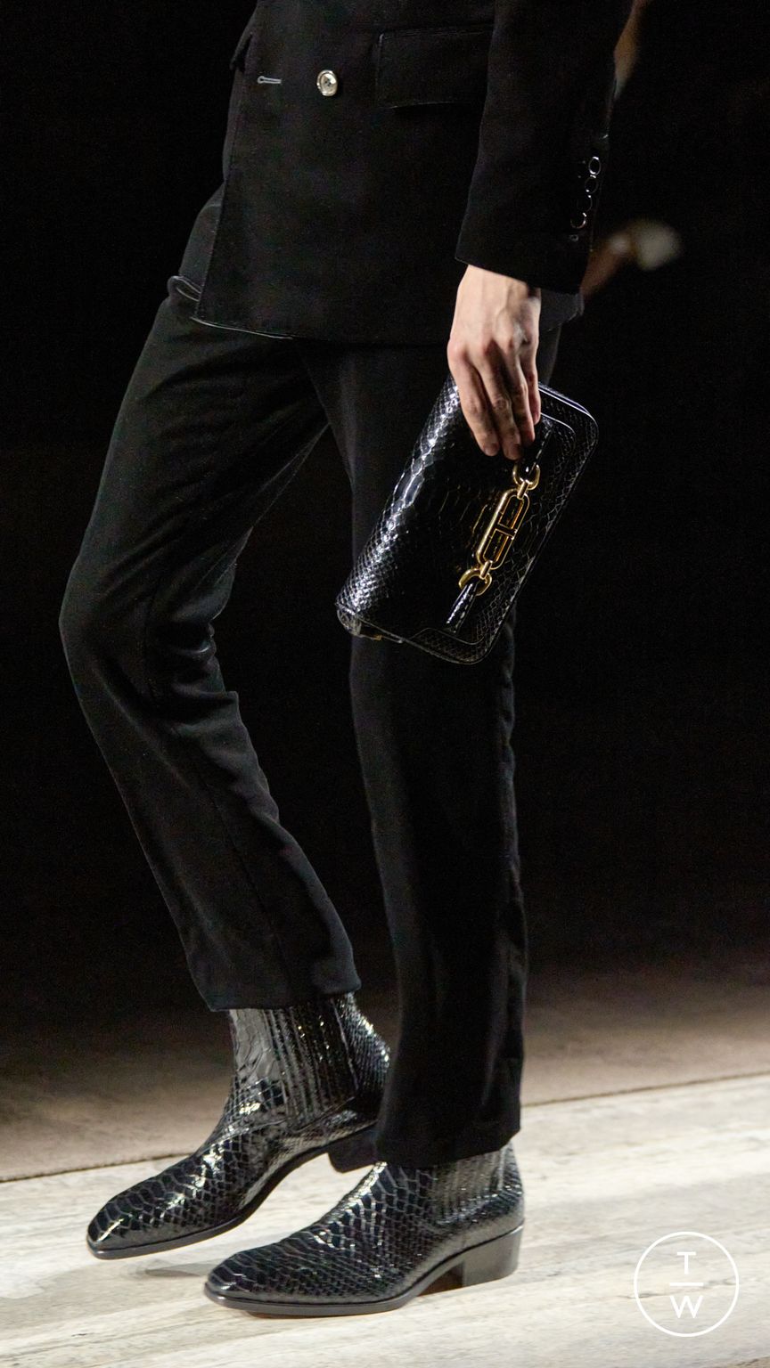 Fashion Week Milan Fall/Winter 2024 look 32 from the Tom Ford collection womenswear accessories