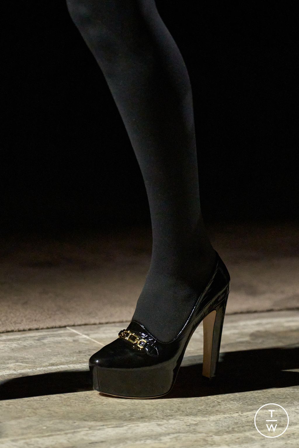 Fashion Week Milan Fall/Winter 2024 look 39 from the Tom Ford collection 女装配饰