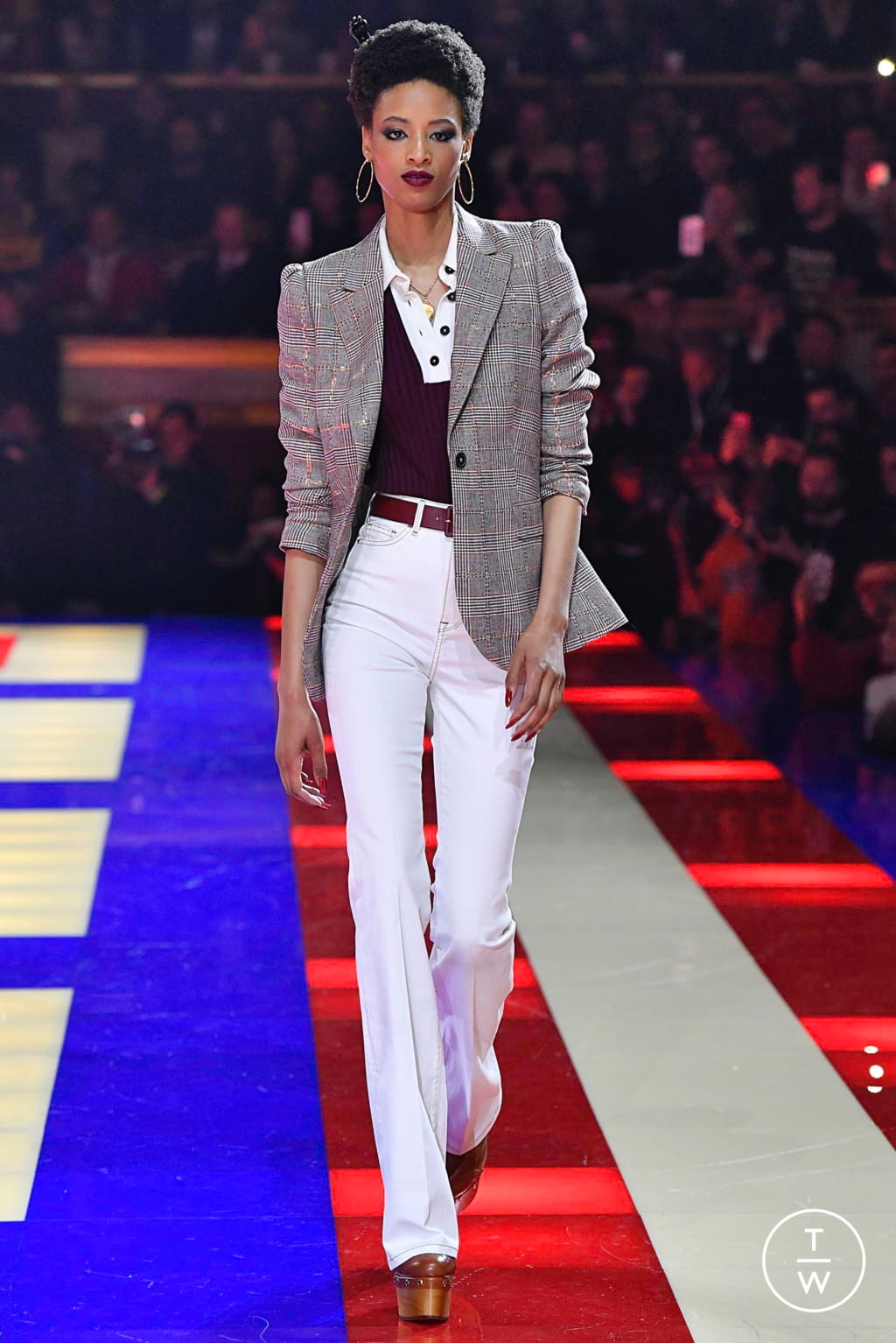 Fashion Week Paris Spring/Summer 2019 look 2 from the Tommy Hilfiger collection 女装