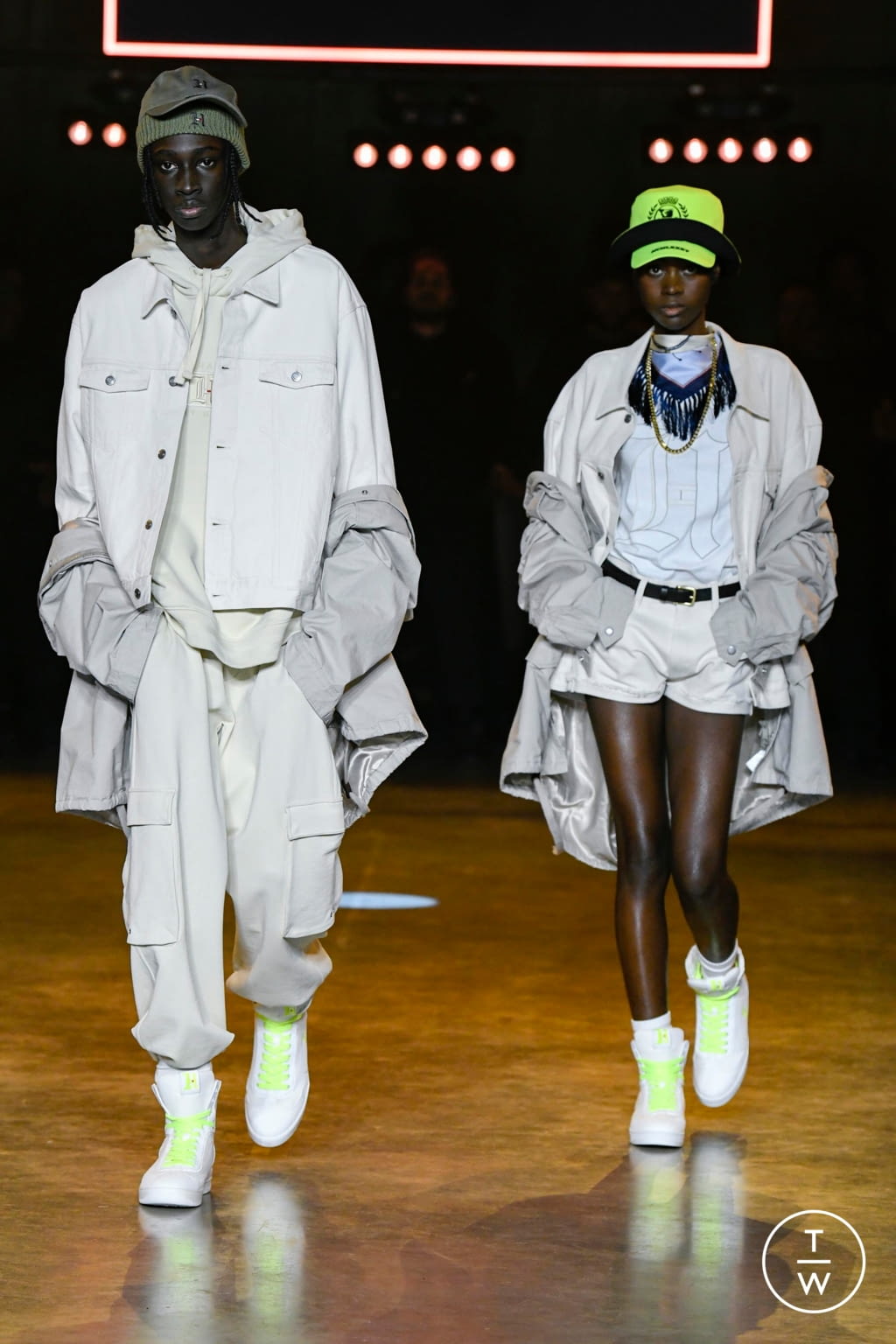 Fashion Week London Spring/Summer 2020 look 6 from the Tommy Hilfiger collection 女装