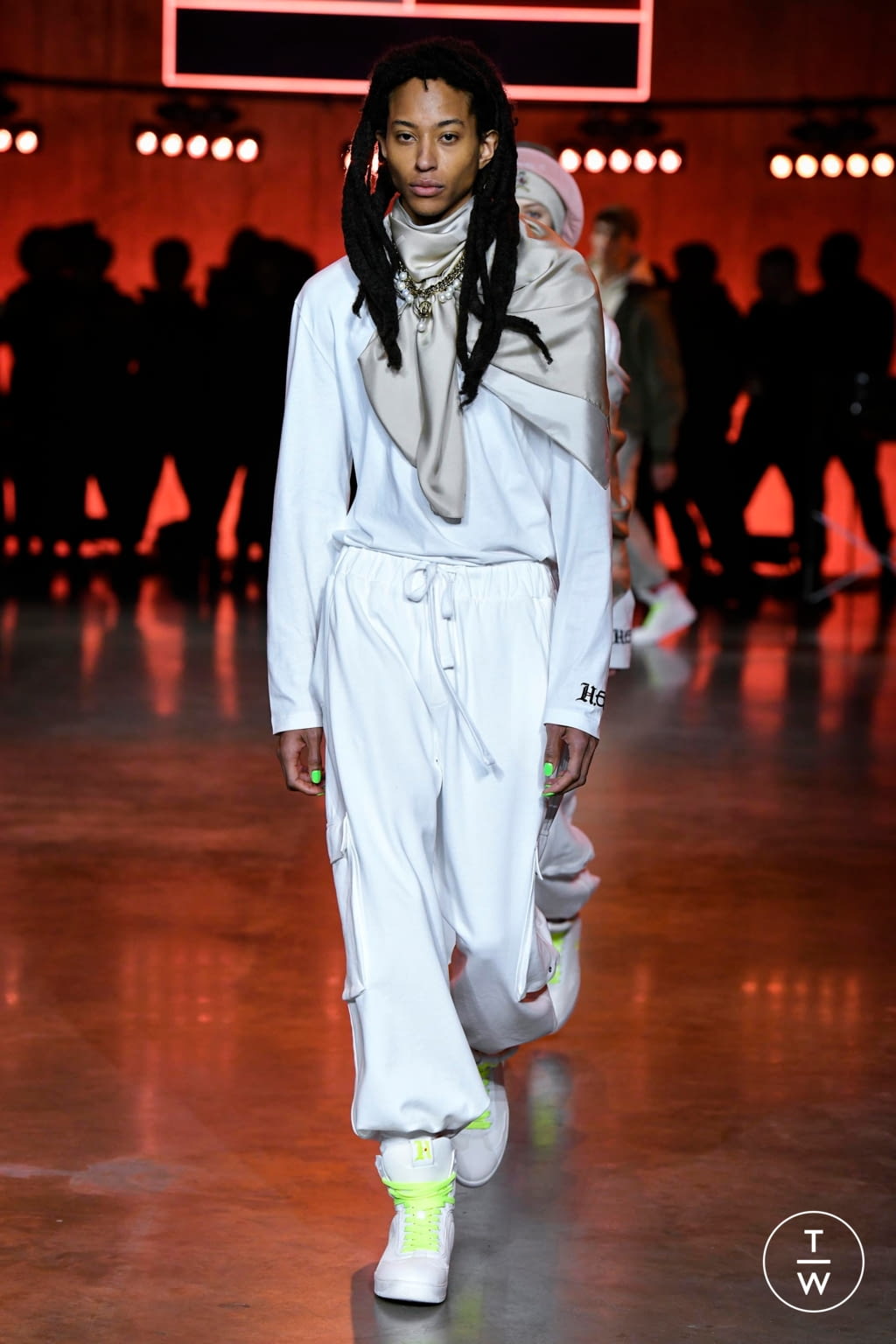 Fashion Week London Spring/Summer 2020 look 8 from the Tommy Hilfiger collection 女装
