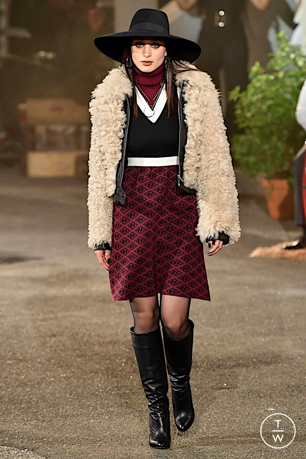 Fashion Week New York Fall/Winter 2019 look 30 from the Tommy Hilfiger collection womenswear