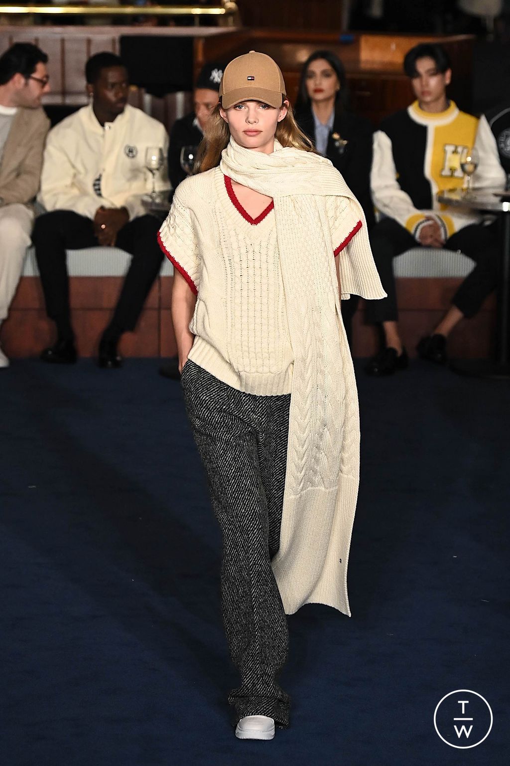Fashion Week New York Fall/Winter 2024 look 7 from the Tommy Hilfiger collection 女装