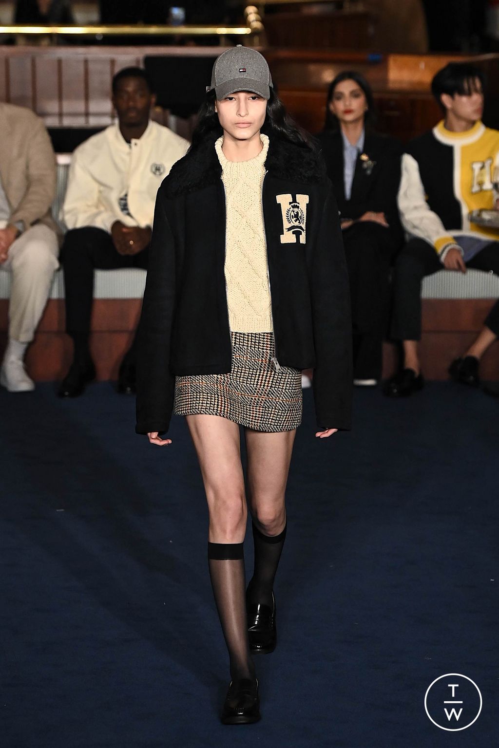 Fashion Week New York Fall/Winter 2024 look 16 de la collection Tommy Hilfiger womenswear