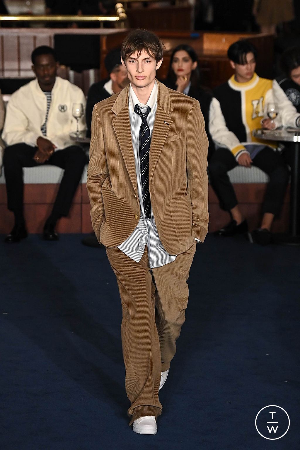 Fashion Week New York Fall/Winter 2024 look 41 from the Tommy Hilfiger collection womenswear