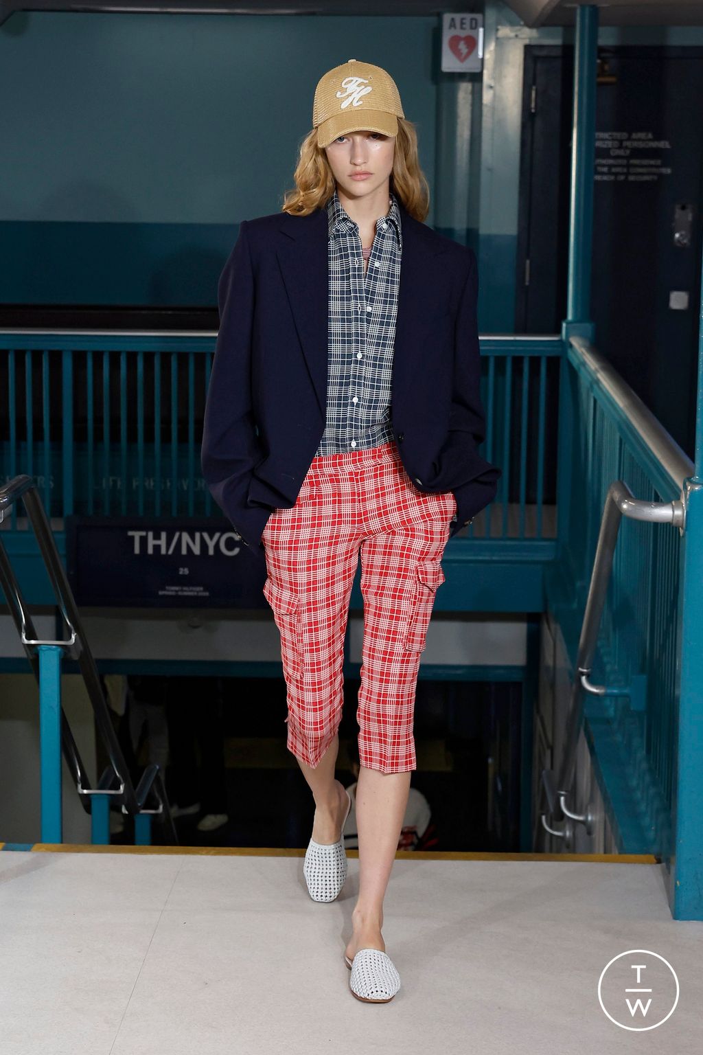 Fashion Week New York Spring/Summer 2025 look 6 from the Tommy Hilfiger collection womenswear