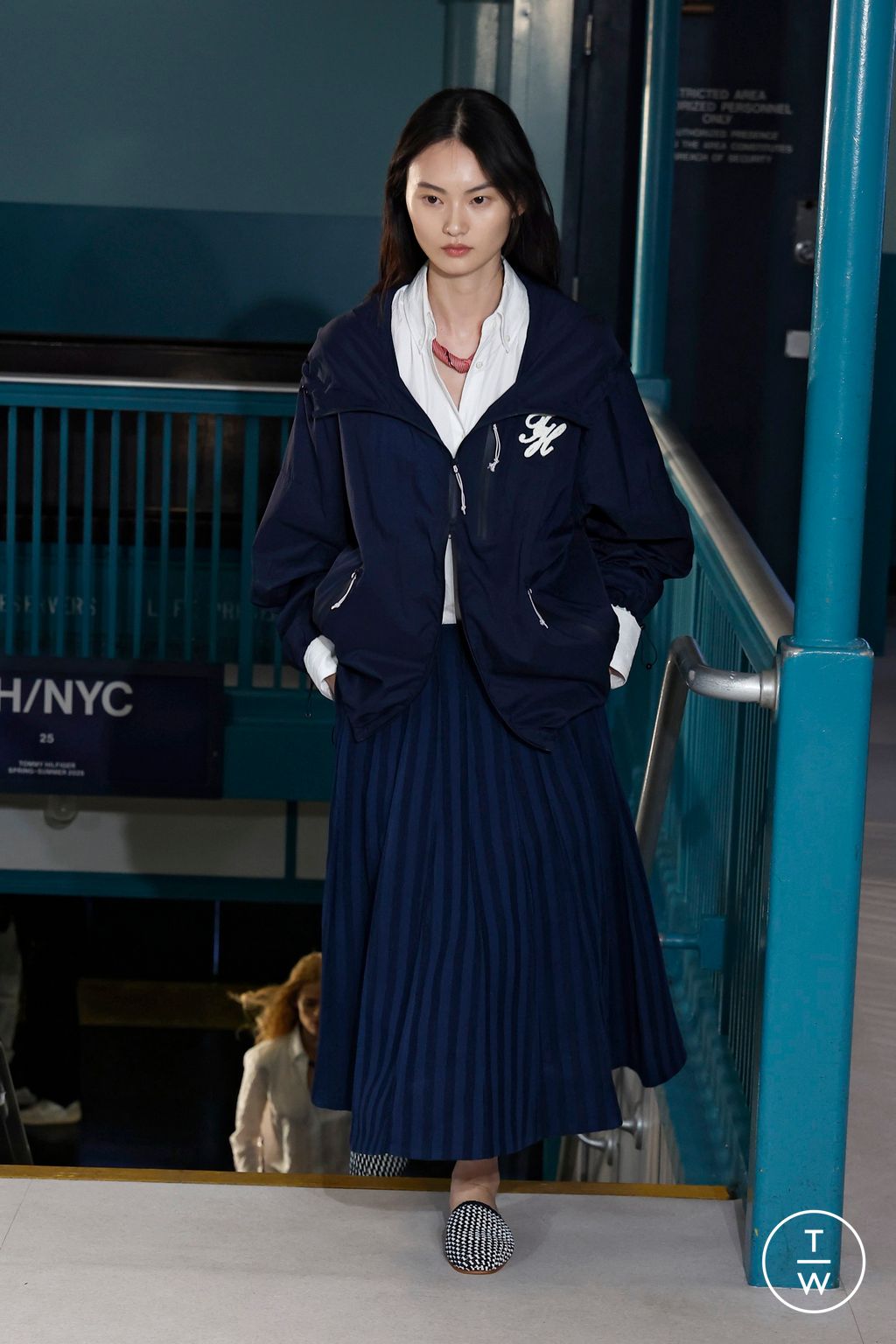 Fashion Week New York Spring/Summer 2025 look 10 from the Tommy Hilfiger collection womenswear