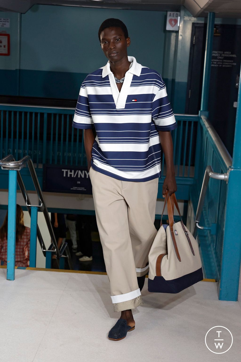 Fashion Week New York Spring/Summer 2025 look 16 from the Tommy Hilfiger collection womenswear