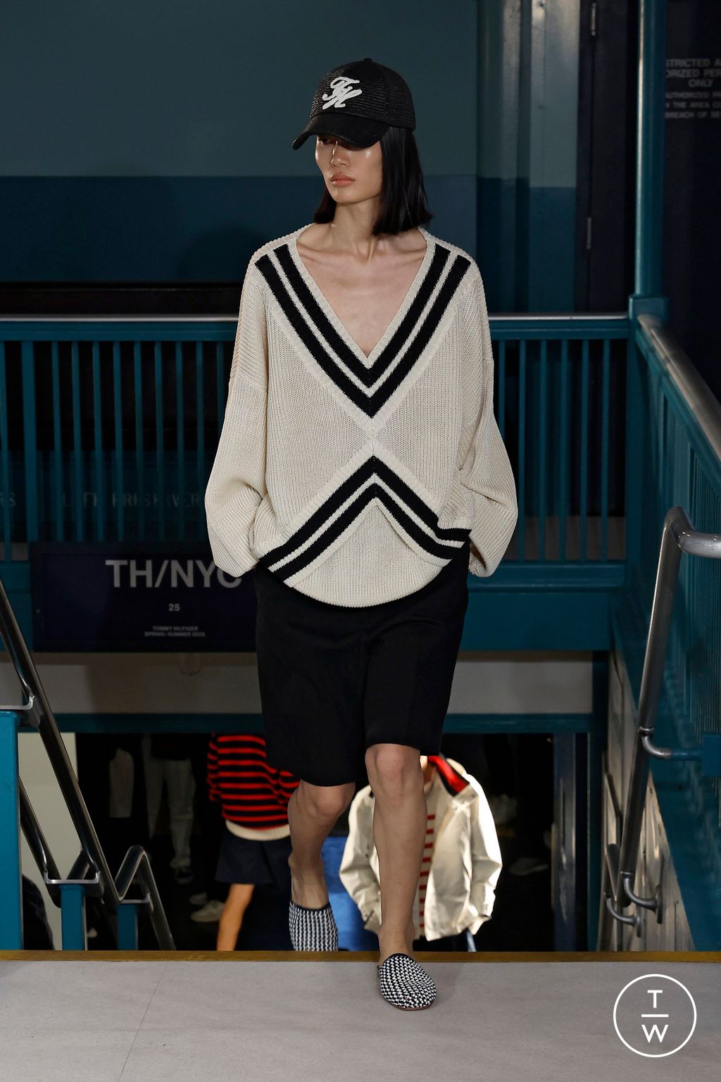 Fashion Week New York Spring/Summer 2025 look 23 from the Tommy Hilfiger collection womenswear