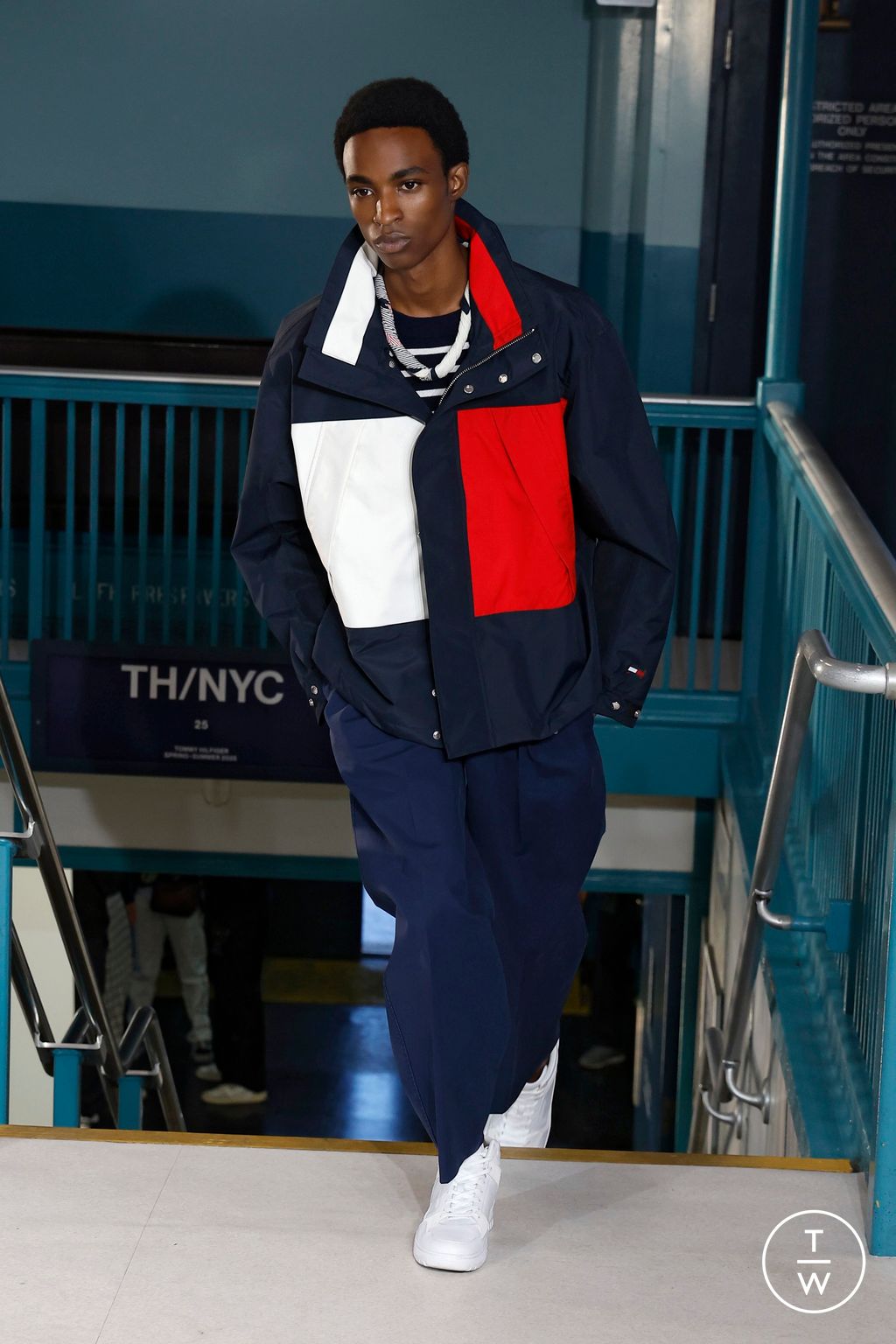 Fashion Week New York Spring/Summer 2025 look 28 from the Tommy Hilfiger collection womenswear