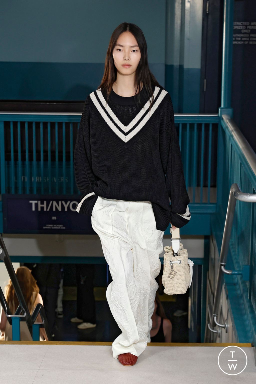 Fashion Week New York Spring/Summer 2025 look 35 from the Tommy Hilfiger collection womenswear