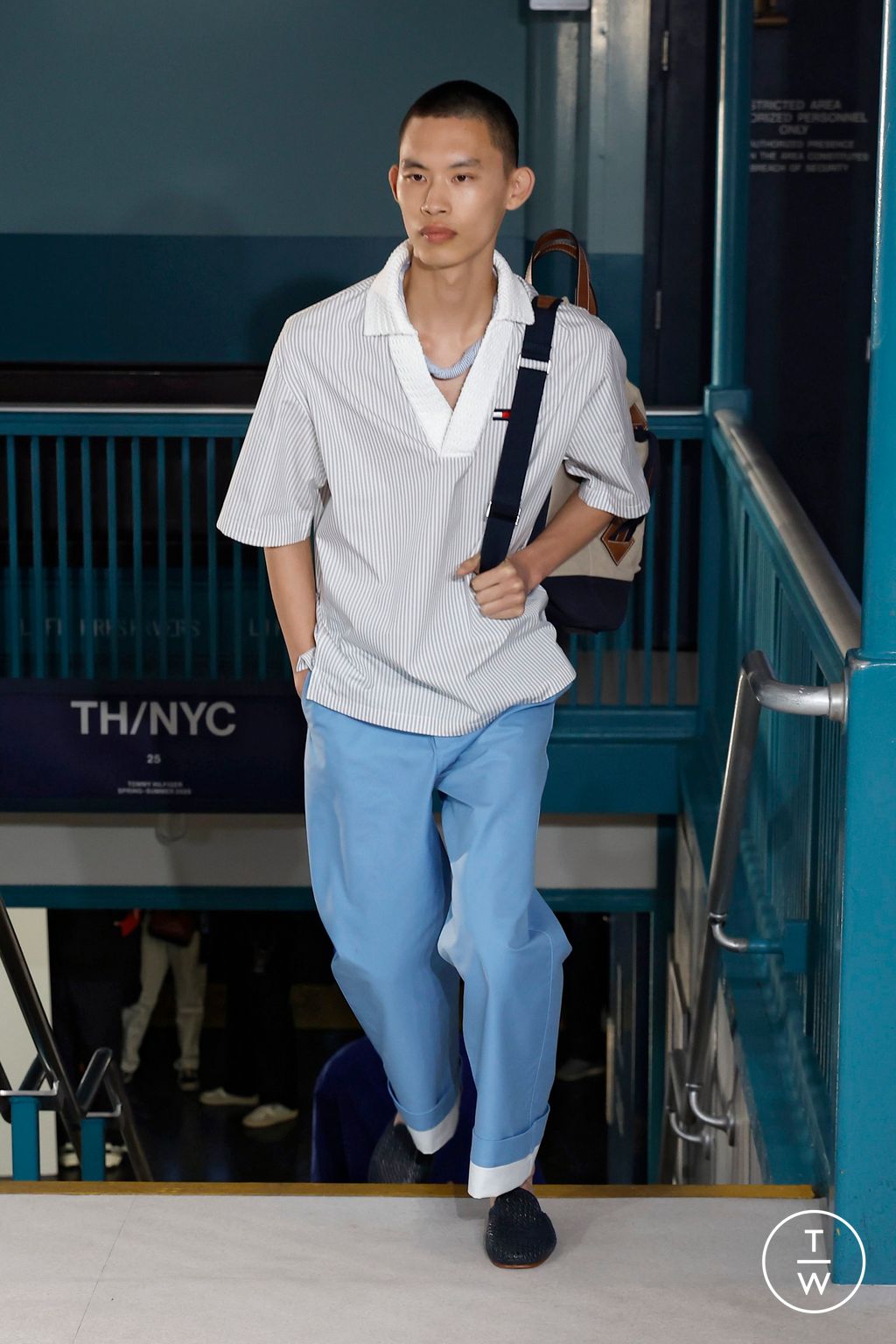 Fashion Week New York Spring/Summer 2025 look 41 from the Tommy Hilfiger collection womenswear