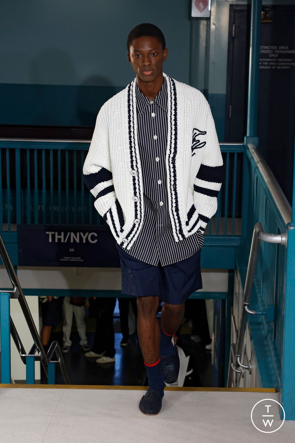 Fashion Week New York Spring/Summer 2025 look 61 from the Tommy Hilfiger collection womenswear