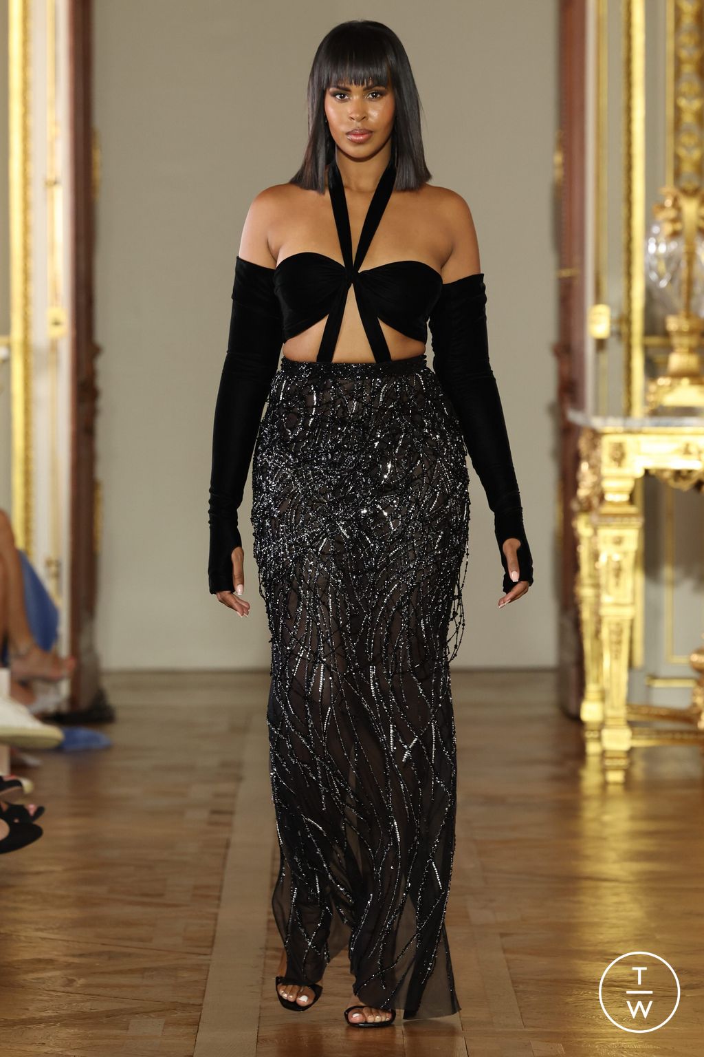 Fashion Week Paris Fall/Winter 2022 look 1 from the Tony Ward collection couture