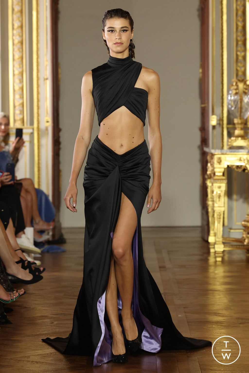 Fashion Week Paris Fall/Winter 2022 look 3 from the Tony Ward collection couture