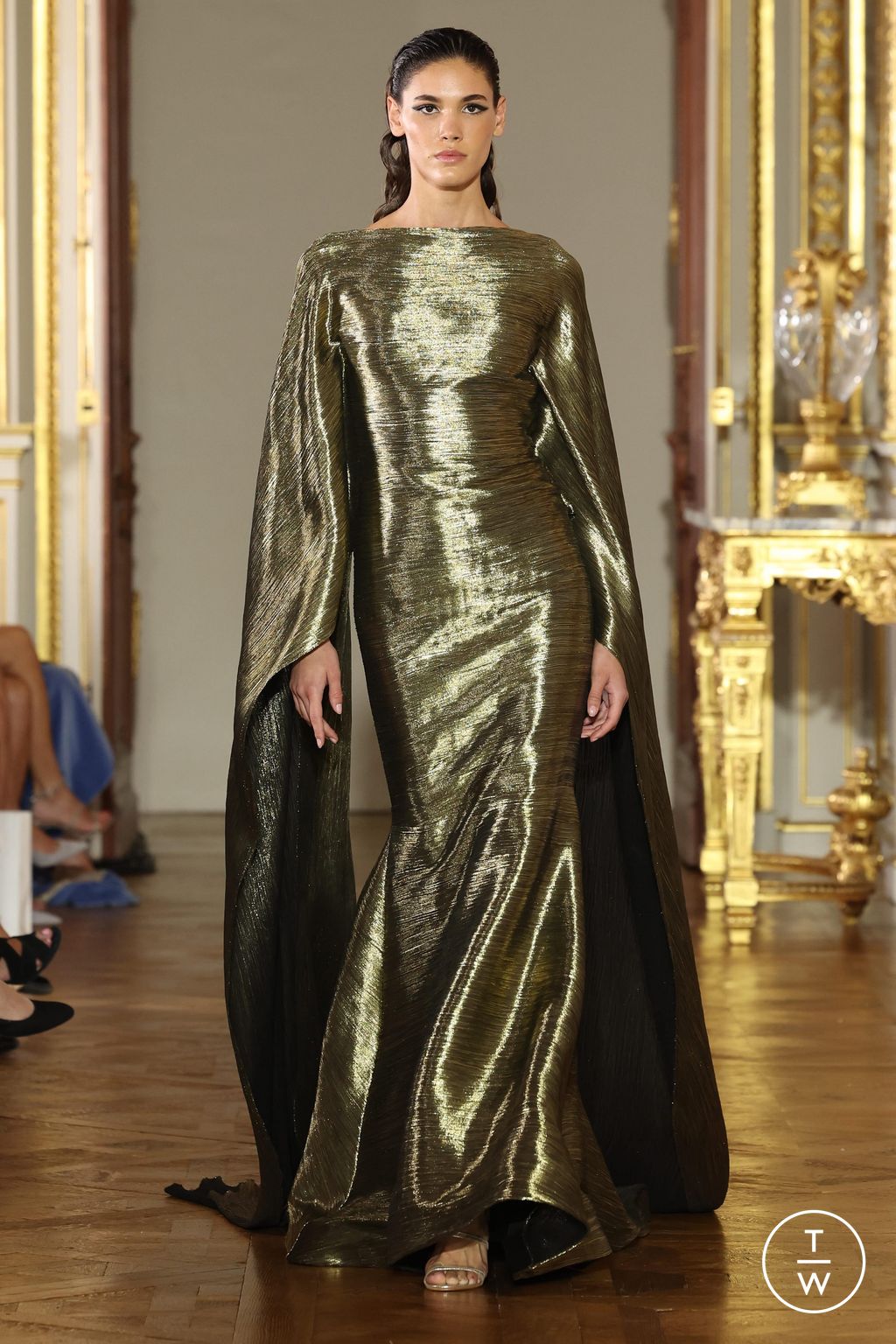 Fashion Week Paris Fall/Winter 2022 look 19 from the Tony Ward collection couture