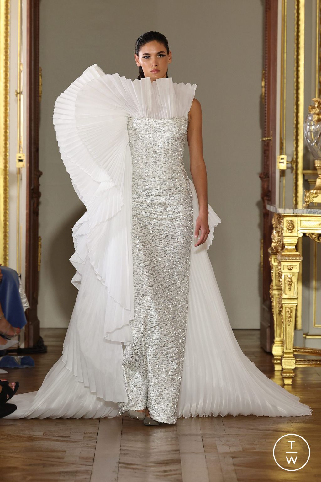 Fashion Week Paris Fall/Winter 2022 look 38 from the Tony Ward collection couture